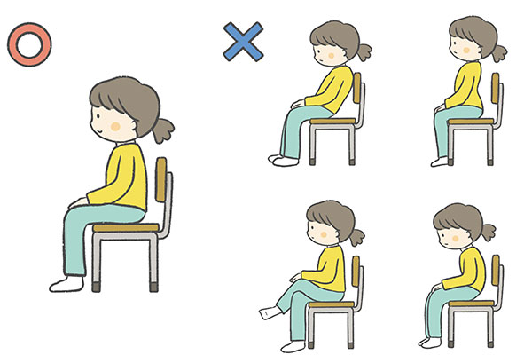 椅子の高さが合わず、骨盤が後ろに倒れやすい子どもの座り方のイラスト